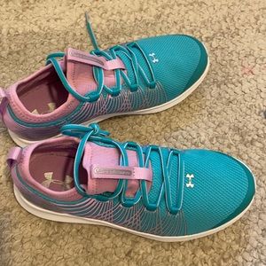 New Under Armour Girls Youth Sneakers Size 6Y